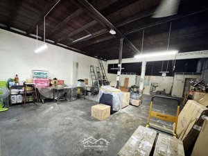 gấp bán - nhà cũ tiện xây mới 6.5x 15m - cách mặt tiền 1 căn