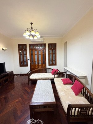 bán nhà phố trần quốc hoàn 50m-5 tầng-oto tránh nhau-phân lô thông các ngả