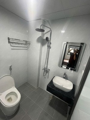 chính chủ cho thuê ccmn 69 chính kinh - full đồ - thang máy