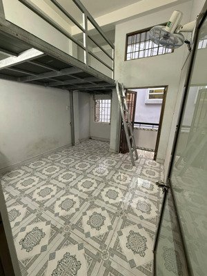 bùi đình túy, bình thạnh cho 1 nam thuê phòng ban công gác lửng hẻm có cổng an ninh