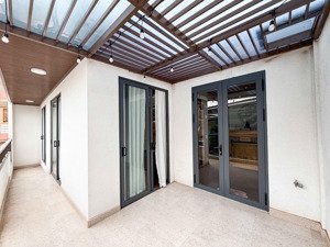 bán nhà gần vòng xoay dân chủ 3tầng 9.5 x6 giá 8tỷ999 nhà thiết kế siêu đẹp