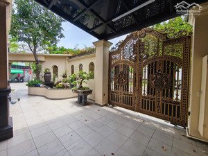 bán căn góc biệt thự the seasons ngay lotte giá 18 tỷ. 5pn 5wc. dt 12x20. lh 