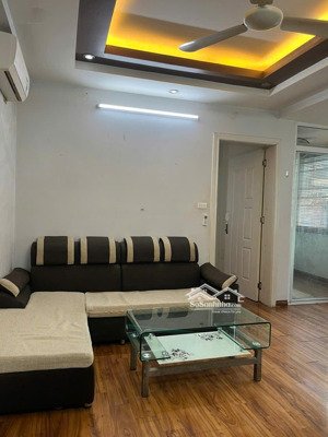 cho thuê tập thể đẹp như chung cư khu 7.2 ha vĩnh phúc. dt 90m2, 2pn, full đồ, oto đỗ cửa. 11 triệu