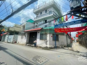 phòng có gác cao ,ngay đường 48, gigamall.đh luật, pvđ