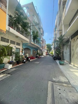 hẻm 5m trần quang diệu . q .3 . ngang 5.3m .hàng hiếm nhất khu vực. giá m