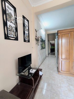 bán căn nhà tập thể cục đo lường dt53m sổ đỏ - học viện cảnh sát- mặt đường 40m đẹp , rẻ