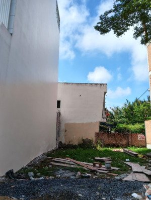 bán đất rộng lê văn lương nhà bè 8,1*10m, giá 3,6 tỷ, hẻm xe hơi 6m, shr, gần làng đại học n đức