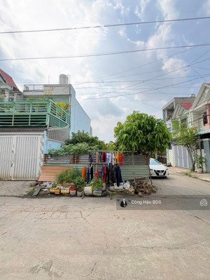 lô đất 2 mặt tiền kdc phúc đạt. gần bcons city. dt:100m2 (5x 20m). odt: 100%. đường 6m. giá: 6.4 tỷ