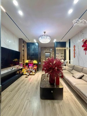 bán nhà phố trường chinh 50m, 6 tầng thang máy, lô góc sáng thoáng, cách ngã tư sở 200m.