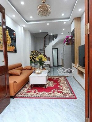 nhà mới đẹp cách cầu vĩnh tuy vài trăm mét, chỉ 6 tỷ có nhà 5 tầng mới toanh.