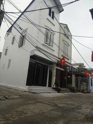 chỉ 4.6 tỷ, nhà 3 tầng 50m tiền phong mê linh, đường thông ô tô tránh