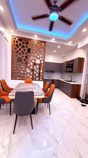 bán nhà đường văn cao :giá :7,8 tỷ