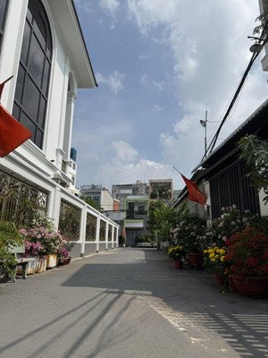 bán nhà, đường 102, tăng nhơn phú, hẻm ô tô, 2 tầng, 80m2 , 8 tỷ hơn