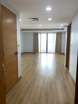 tôi cần bán căn 2pn 68m tòa chung cư kdt trung hòa ,đầy đủ nội thất,giá bán 6,3 tỷ.lh 