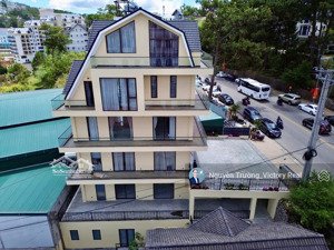 mtkd đường hùng vương, đà lạt dtsd 550m2, 2 hầm trệt 2 lầu áp mái có thang máy full nội thất
