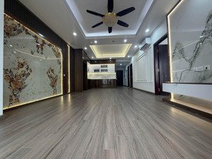 royal city, 104m, nhà hướng đẹp, tiện ích bạt ngàn, 3pn, 2wc, chỉ hơn 100tr/m.