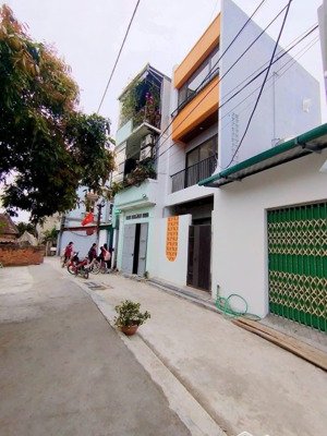 nhà đẹp -mới tinh -45m2 3từng -3phòng ngủ rất phù hợp với gia đình có 2 con