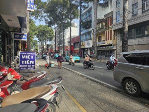 siêu rẻ, siêu đầu tư. mặt tiền trần hưng đạo (2 chiều), q5. dt: 9,5x28m. giá chỉ 79,9 tỷ