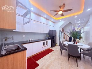 bán gầp nhà bồ đề, nguyễn sơn 60m2-hơn 13 tỷ-5 tầng-thang máy-full nội thất- 2 mặt thoang