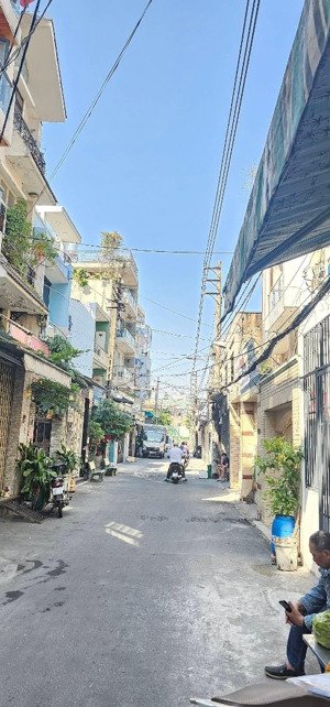 nhà môt sẹc đường hồng bàng, đường trước nhà 5 - 7m -quận 6, dt 81 mét vuông, 6 x 14, giá 11,x tỷ