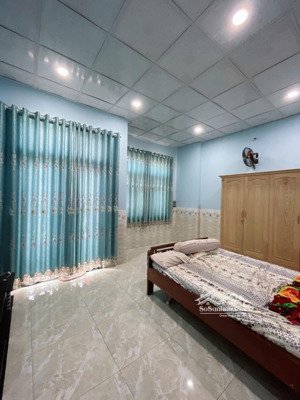 nhà btct 3 tầng, mtkd 20m, pn trệt kdc thắng lợi hoàn công gần ngã tư 550 dĩ an- 5t x thương lượng