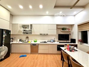 giảm 1,3 tỷ , 19,35 tỷ , 90m2 , hoàng quốc việt , kd/vp, cách mặt phố 30m.