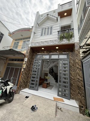 nhà đẹp ở liền xe hơi đậu cửa full nội thất chỉ 5.85 tỷ!