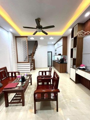 cần cho thuê nhà riêng trần duy hưng, cầu giấy,gần phố 5 tầng full đồ mới đẹp 15 triệu/tháng