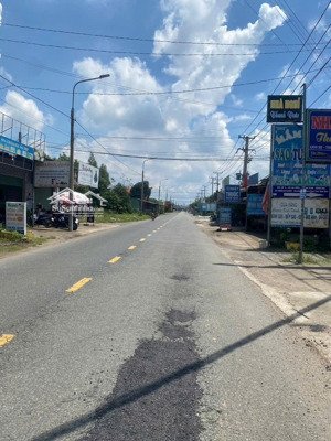 một em chân dài 6x50 full thổ cư hàng hiếm ngay mặt tiền đường phùng hưng an viễn trảng bom