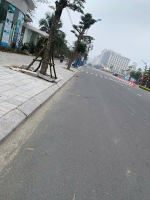 bán nhanh lô đất mặt biển sầm sơn- đường hồ xuân hương- sầm sơn- thanh hoá. lh: 