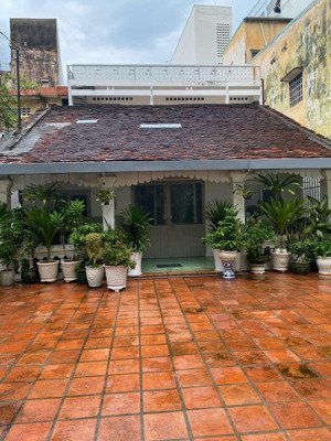 căn nhà cấp bốn. bùi thị xuân dt 250. ngang 15. cần bán