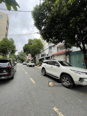 bán nhà 3 tầng, 61m2 mặt tiền đường số ngay chợ tân quy quận 7, nhỉnh 11 tỷ