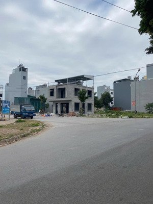 tái định cư liên ninh dt:30m2 đường 8m vỉa hè rộng giá 5.9 tỷ