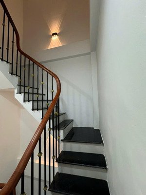 nhà mình cho thuê nhà mới, thang máy, 127m2_ 7t; giáp nguyễn chánh, nam trung yên, trung kính-41 tr