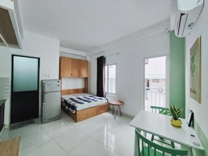 căn hộ ban công thoáng mát nội thất cao cấp gần hutech, gần q1, q2