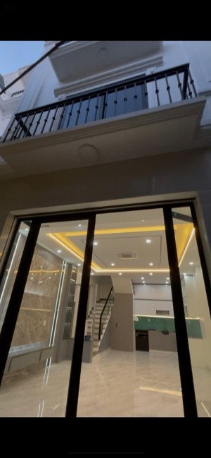 nhà riêng chính chủ gần trung tâm thành phố, chợ, trường học, giao thông thuận lợi.