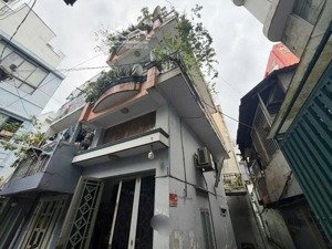 hàng hiếm! nhà 3 tầng + lửng đường phùng văn cung - dt: 26m2, 3pn, 4wc giá chỉ 5,3tỷ tl