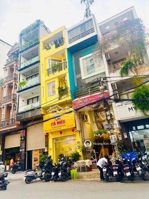 vị trí cực hiếm, sau chung cư hà đô, đường rộng 12m, 8x16m, 4 tầng, hơn 10pchdv đang khai thác