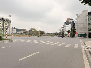 bồ đề - long biên, sđcc, dt 210m, mt8.5m, vị trí đắc địa, bao quanh rất nhiều tiện ích