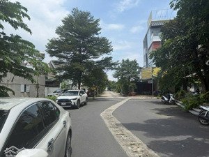 bán lô góc mặt tiền đuờng lớn, kinh doanh tốt chỉ 6ty8