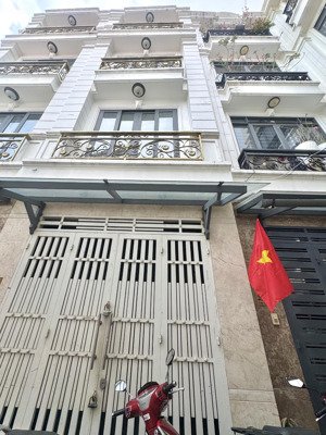 nhà đẹp ở ngay - 4tầng (4 x 10) 4p ngủ - hẻm oto đường hoàng hoa thám giá chỉ 7.59tỷ
