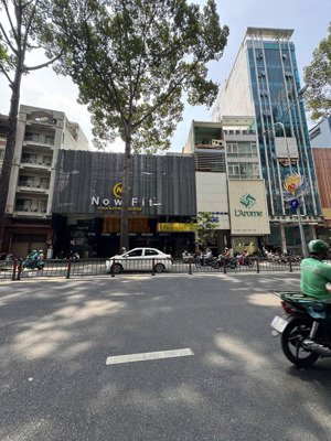 ngang khủng - mặt tiền 3/2, quận 10 - dt 18 x 24m, 500m2 - 4 tầng - hđt 300 tr/tháng - giá 300 tỷ