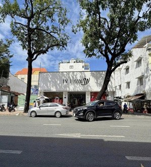 bán nhà siêu khan hiếm mặt tiền nguyễn chí thanh - dt: 18 x 40m - 2 tầng - giá bán: 100 tỷ tl