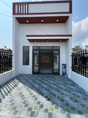 bán nhà mặt tiền đường nhựa đinh thị thôi - hoà tiến nhà mới đẹp, dọn vào ở ngay