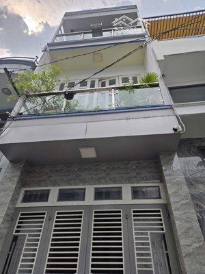 nhà giá tốt
3 tầng đúc, hẻm 5m trần văn quang, tân bình
3,4x14 .dt sàn 147m2