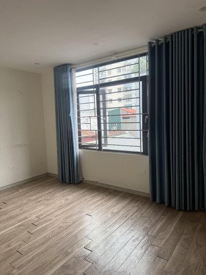 bán liền kề trung hoà khu víp, gần nhiều trường học và trung tâm thương mại