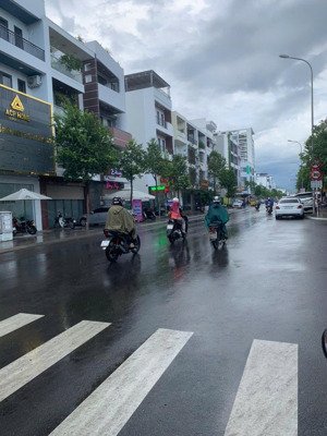 nhà mặt tiền thích quảng đức - đang cho thuê 40 triệu/tháng - kinh doanh sầm uất