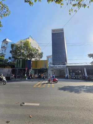 bán nhà mặt tiền đường lê hồng phong, phường dĩ an. nhà 1 trệt 5 lầu có 8pn 6wc. *diện t