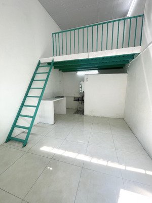 cho thuê phòng trọ ngay liên khu 5-6 nối tân kỳ tân quý. giá 2tr4/tháng (máy lạnh)