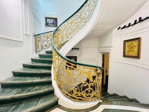 cần bán gấp căn biệt thự thành phố giao lưu giá đầu tư diện tích 234m2,4 tầng,hoàn thiện giá 80 tỷ